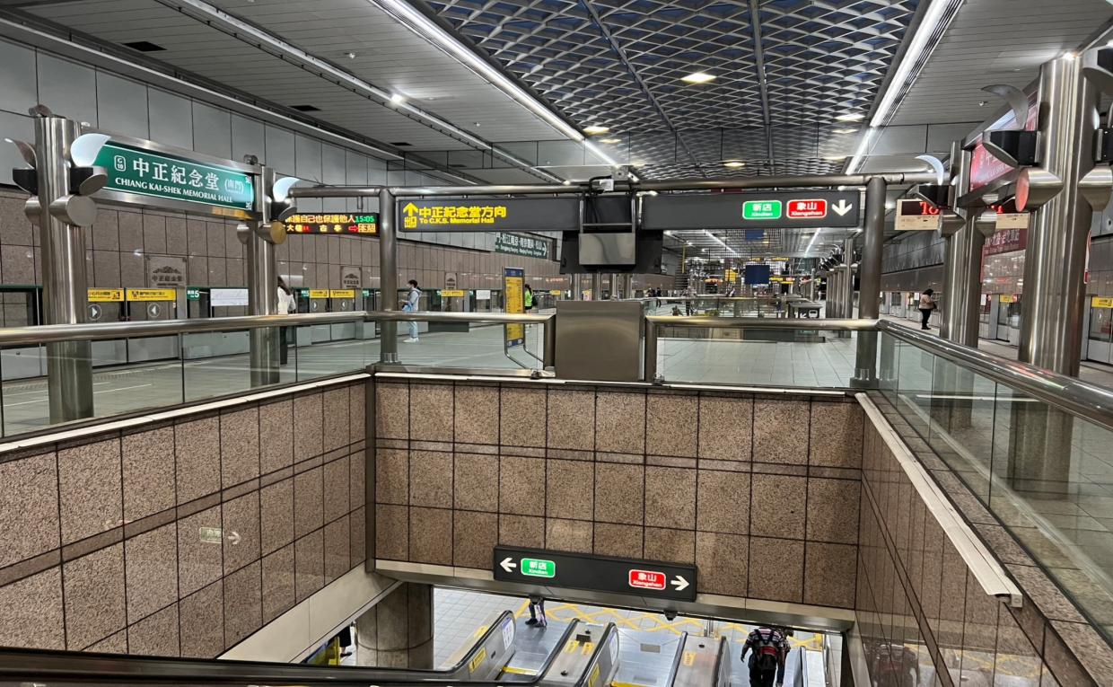 台北捷運信義線地下段中正紀念堂站(R08/G10)月台層