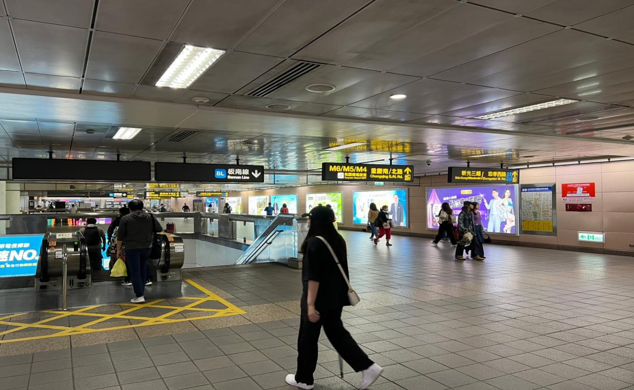 台北捷運淡水線地下段台北車站(R10)(BL12)B2捷運大廳層