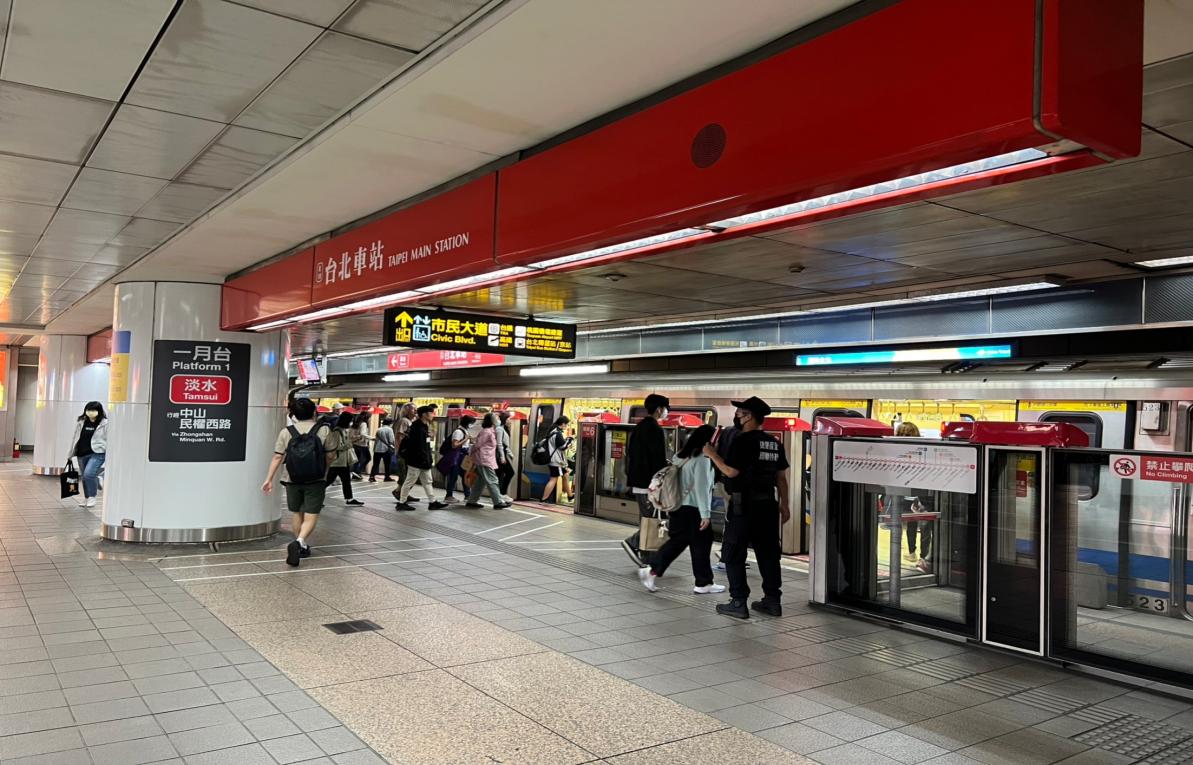 台北捷運淡水線地下段台北車站(R10)(BL12)地下4樓月台層一月台