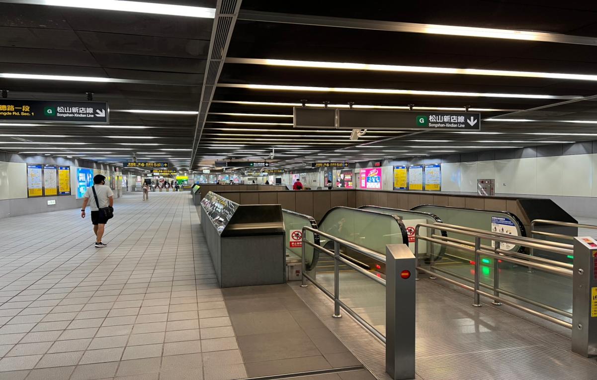 台北捷運淡水線地下段中山站(R11)(G14)B3轉乘通道層
