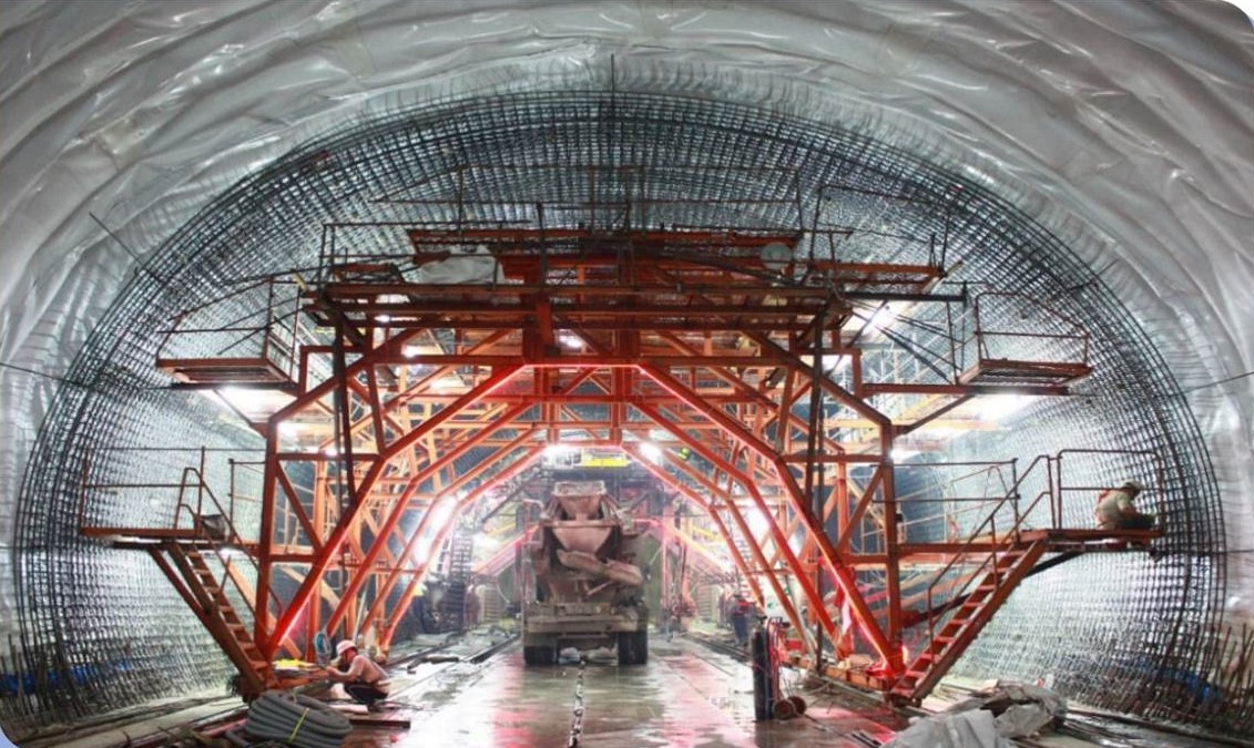 台北捷運新莊線新莊機廠山岳隧道襯砌施工照片