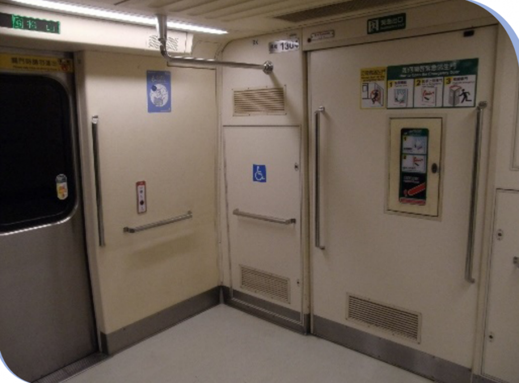 台北捷運列車頭尾車廂設有輪椅區(新莊／蘆洲線)