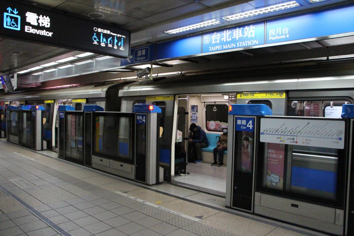 台北捷運板南線台北車站(BL12)
