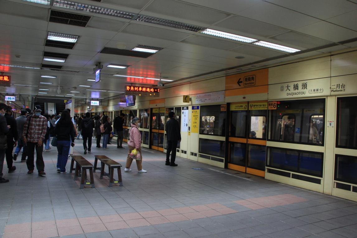 台北捷運中和新蘆線大橋頭站(O12)