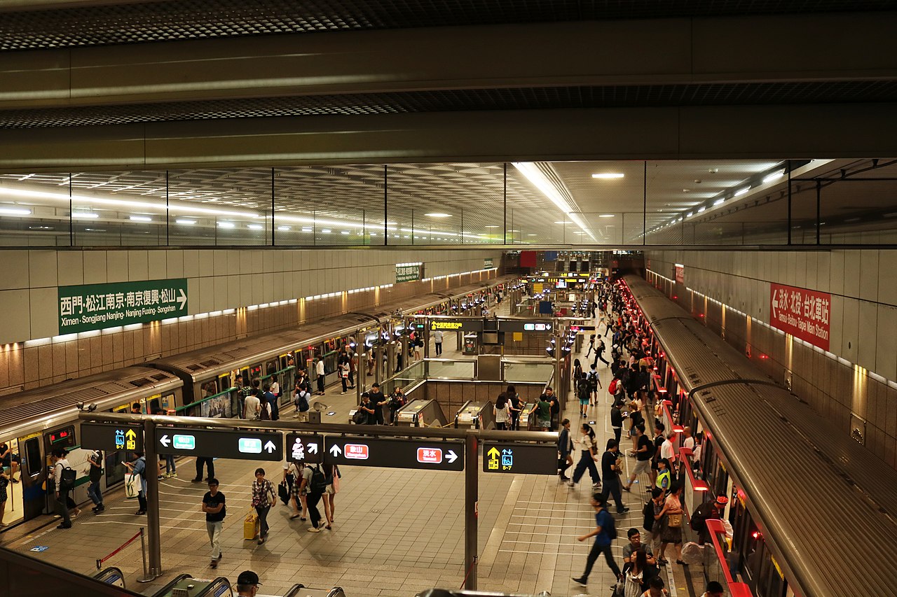 台北捷運淡水信義線(R)松山新店線(G)中正紀念堂站