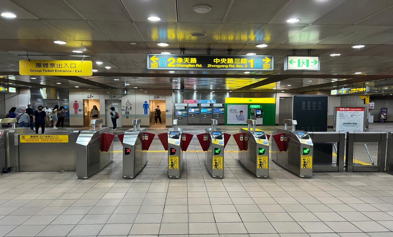 捷運板南線土城線沿線車站永寧站(BL02)大廳層