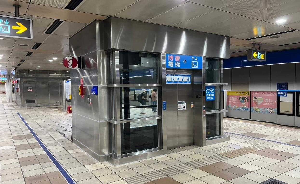 捷運板南線土城線沿線車站土城站(BL03)月台層