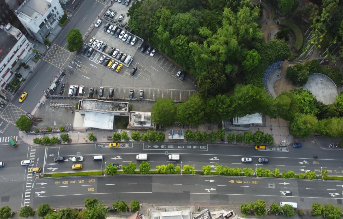 捷運板南線土城線沿線車站土城站(BL03)1、2號出口空拍