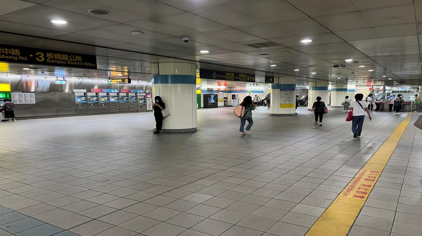 捷運板南線板橋線沿線車站府中站(林家花園)(BL06)大廳層