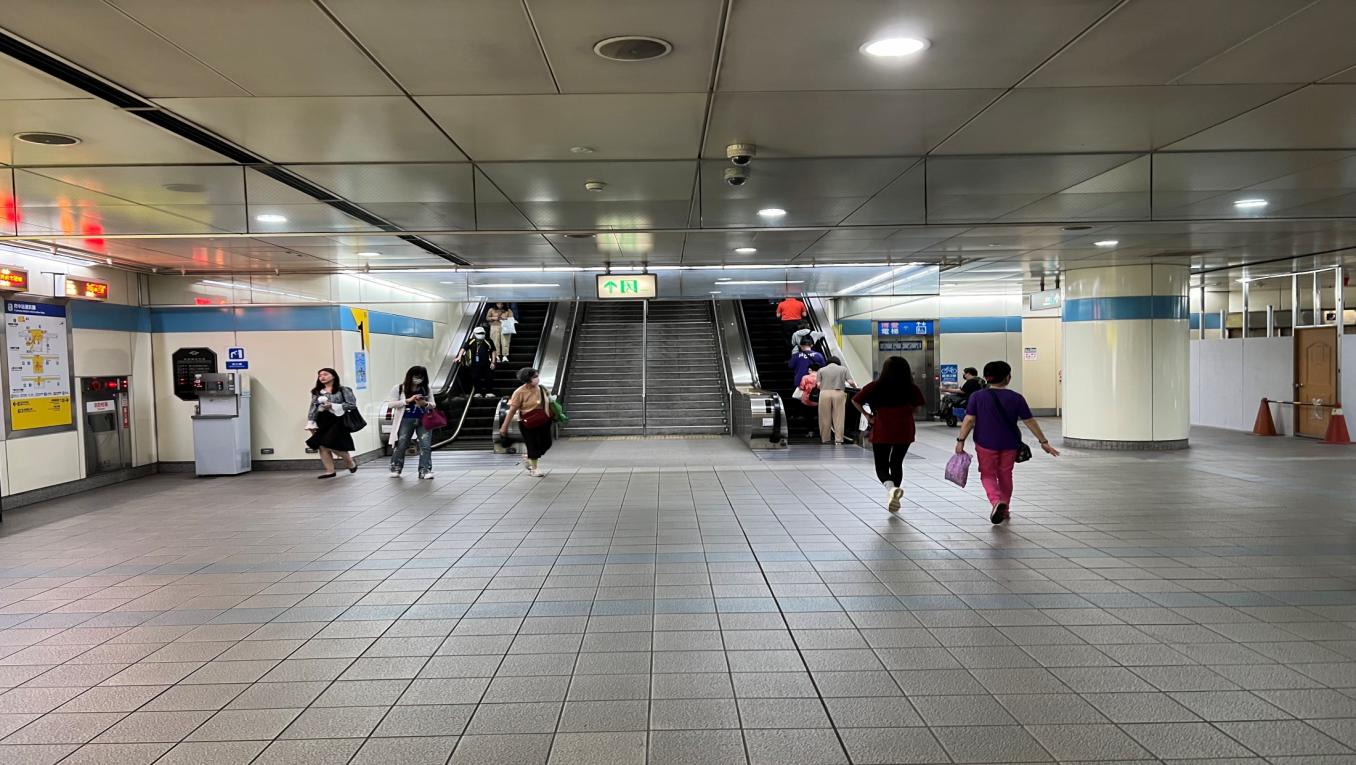 捷運板南線板橋線沿線車站府中站(林家花園)(BL06)大廳層