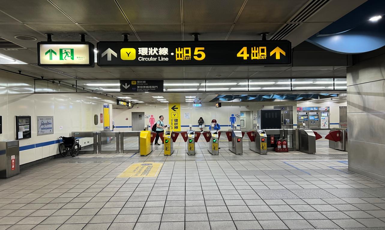 捷運板南線板橋線沿線車站新埔站(BL08)大廳層