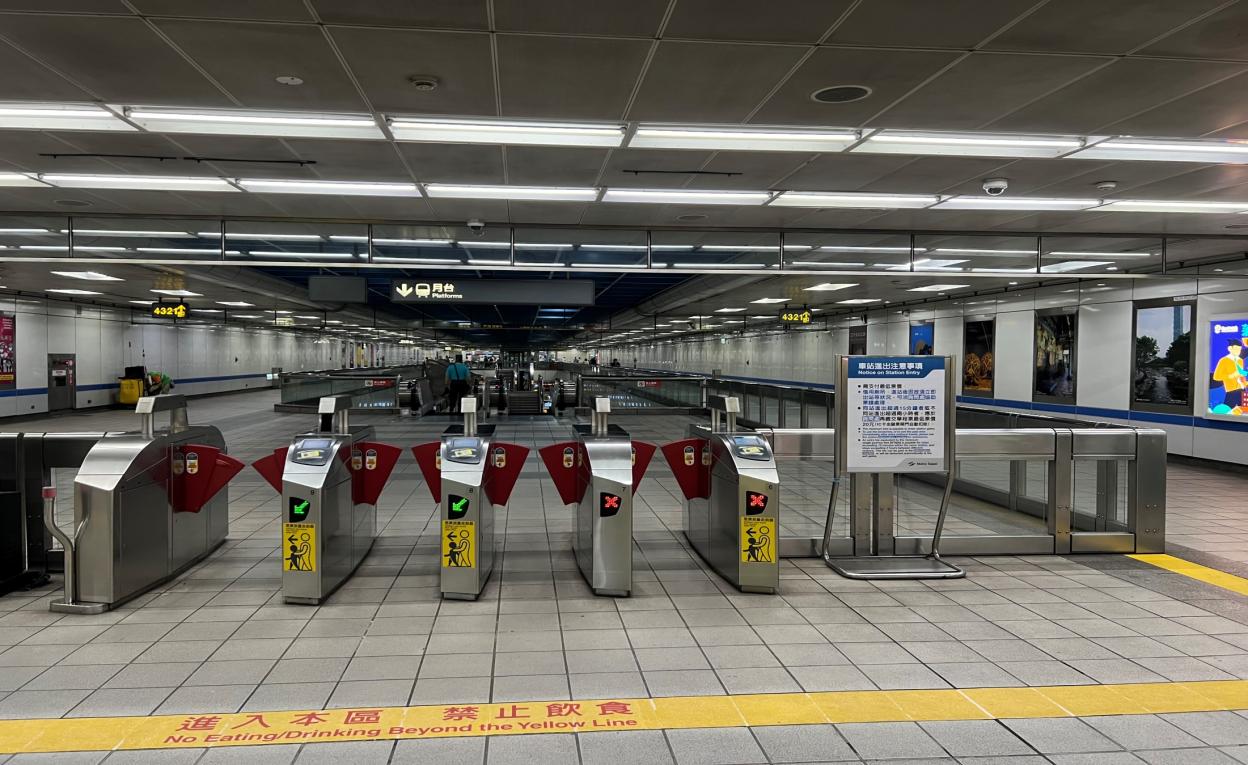捷運板南線板橋線沿線車站江子翠站(BL09)大廳層