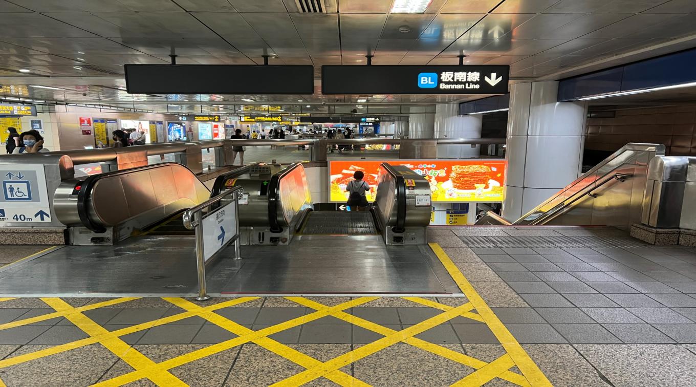 捷運板南線南港線台北車站(BL12/R10)地下二層板南線大廳堂層