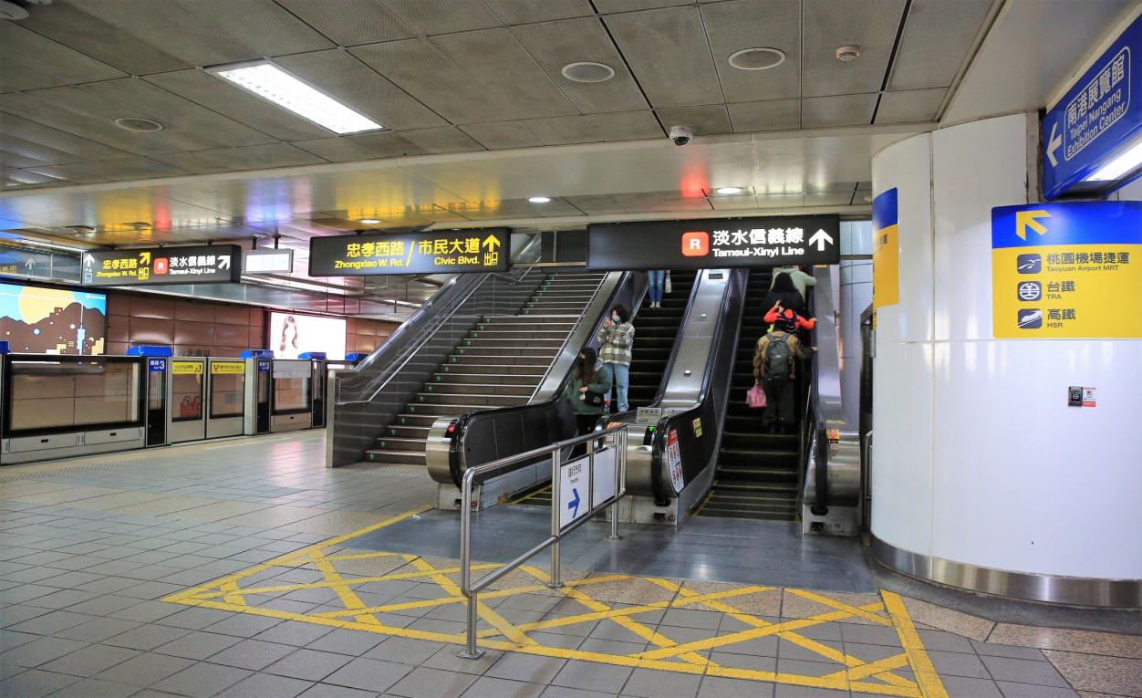 捷運板南線南港線台北車站(BL12/R10)地下三層板南線月台層