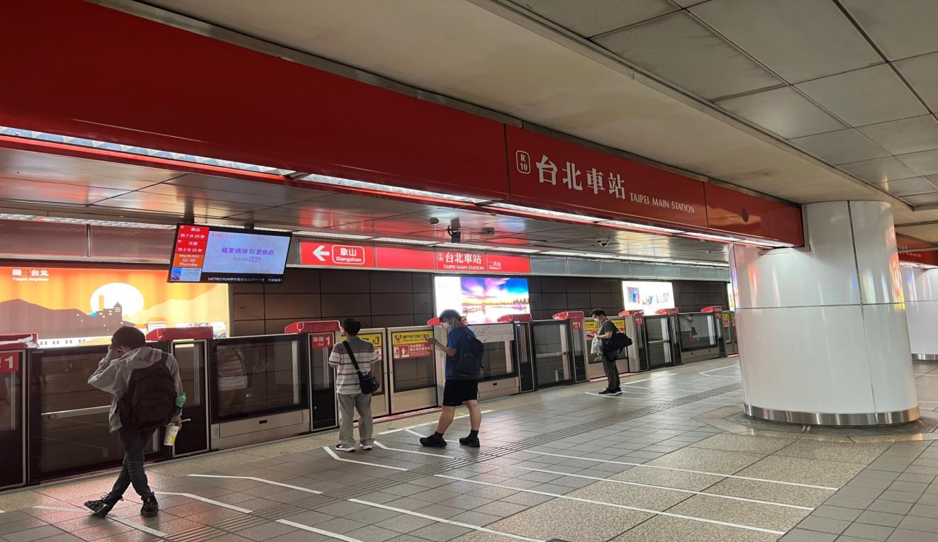 捷運板南線南港線台北車站(BL12/R10)地下四層信義線月台層