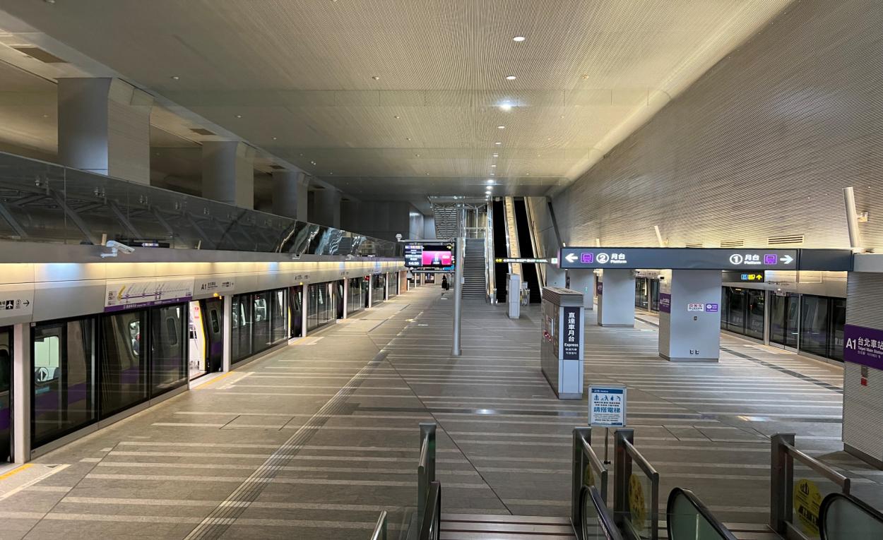 捷運板南線南港線台北車站(BL12)轉乘桃園機場捷運線