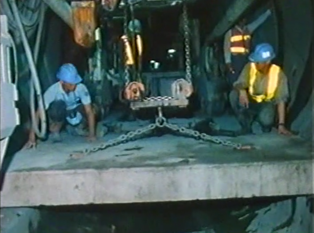 北宜高速公路坪林隧道導坑工程道板鋪設