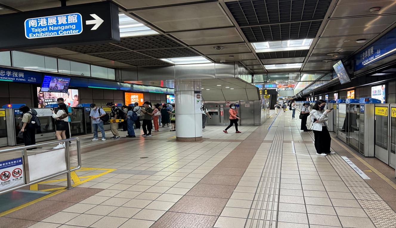 捷運板南線南港線忠孝復興站(BL15/BR10)月台層