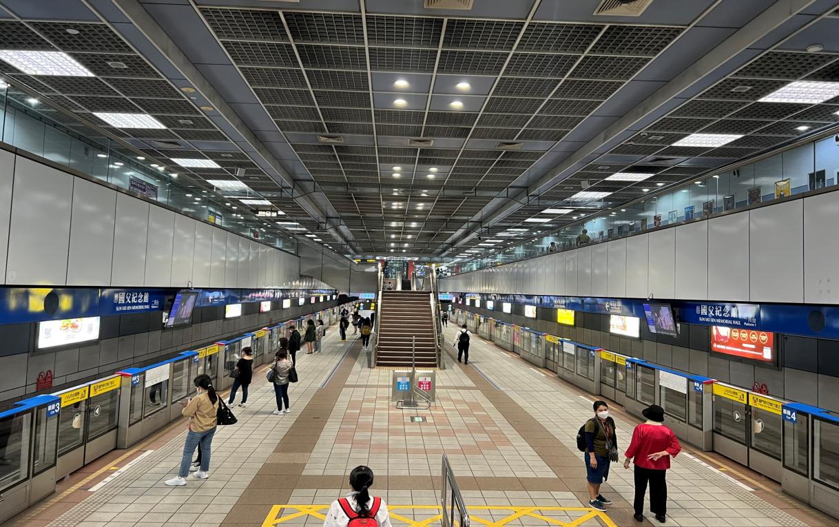 捷運板南線南港線國父紀念館站(BL17)月台層