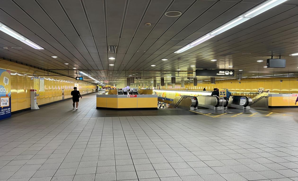 捷運板南線南港線市政府站(BL18)大廳層