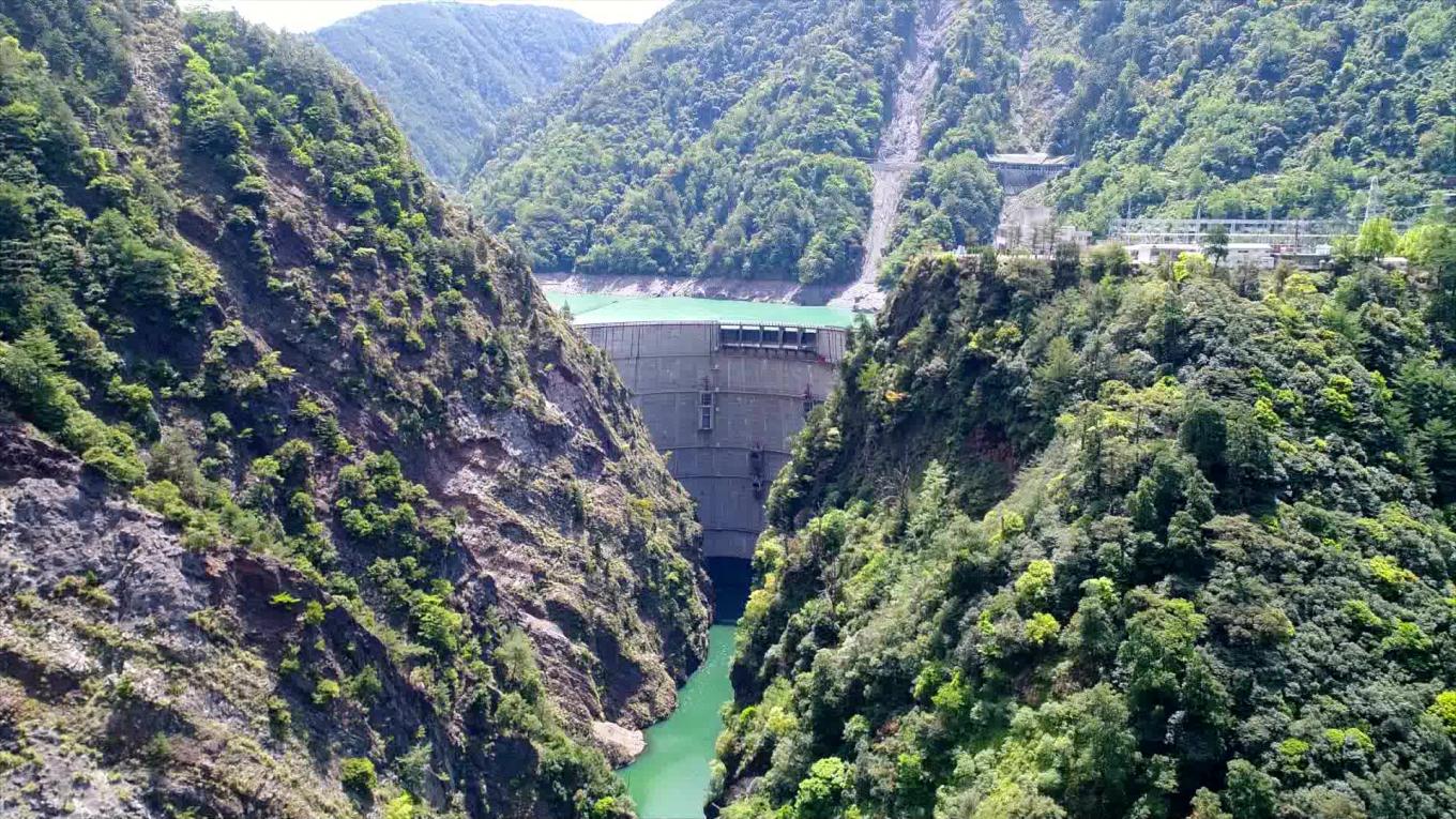 大甲溪流域德基水庫消能池俯瞰