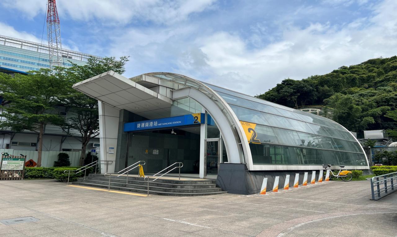 捷運板南線南港線南港站(BL22)地面層出口