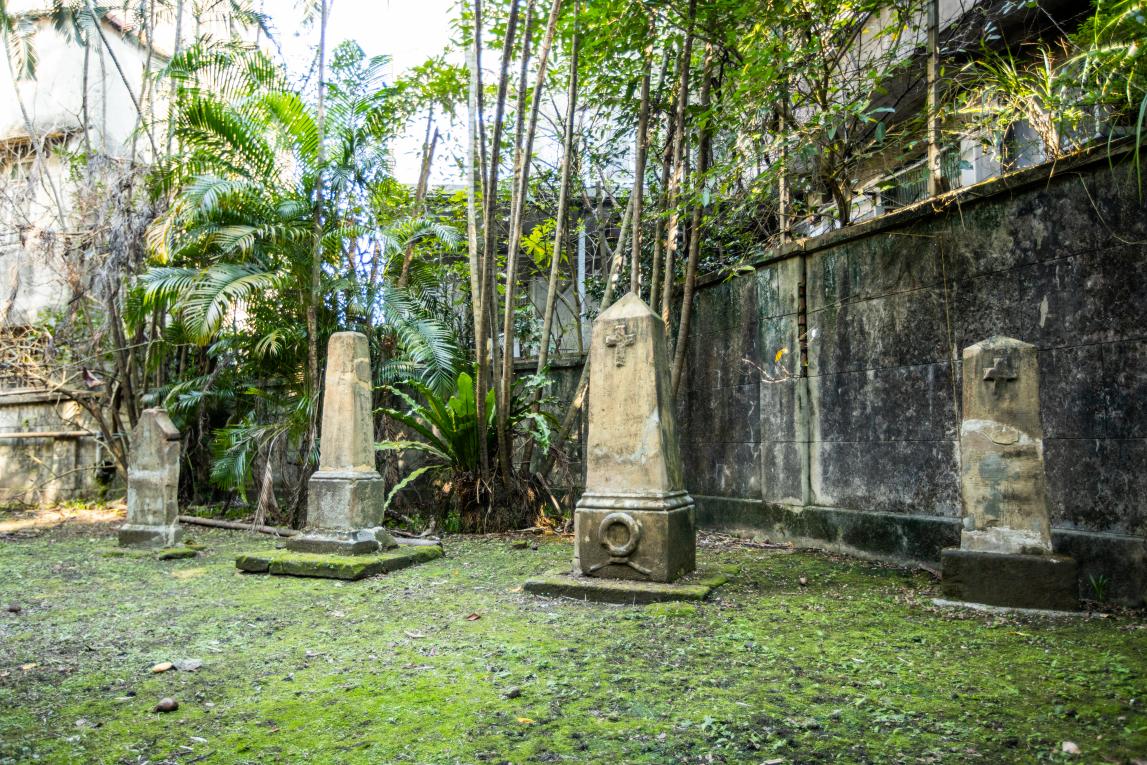 基隆港:法國公墓紀念公園墓碑  (1885年)