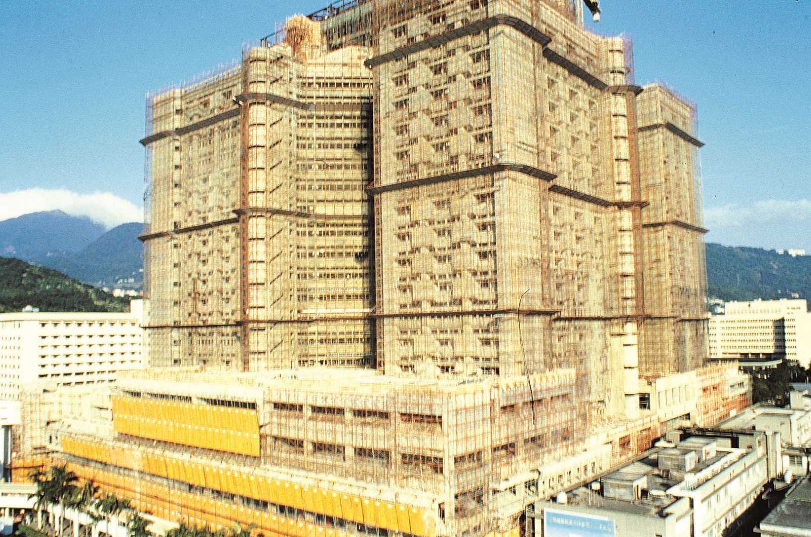 台北榮總醫院中正樓新建工程外牆貼二丁掛
