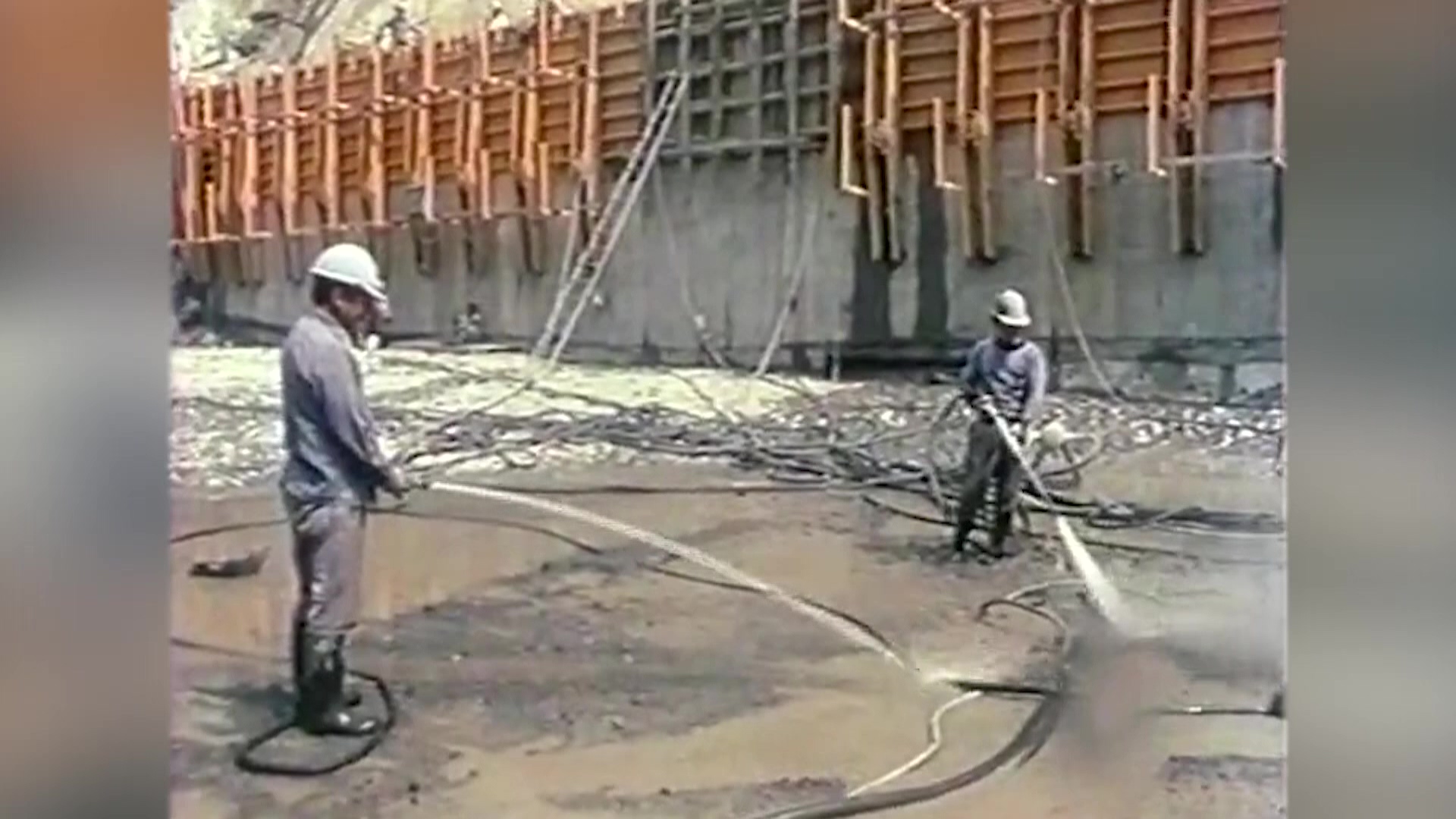 十二項建設翡翠水庫岩面清洗