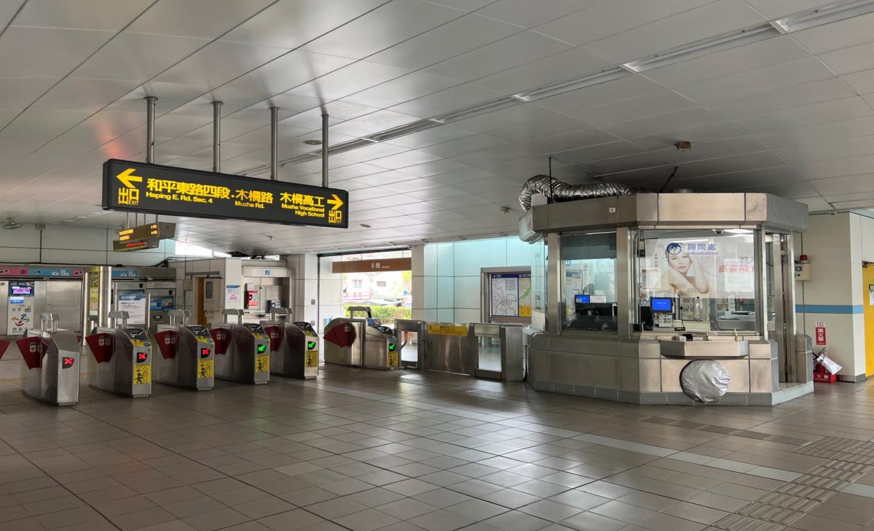 捷運木柵線沿線車站木柵站(BR02)地面大廳層、穿堂層