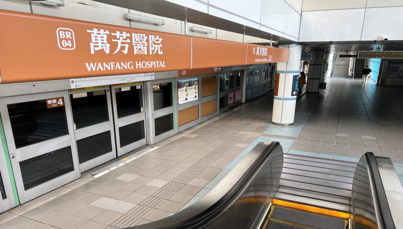 捷運木柵線沿線車站萬芳社醫院站(BR04)月台層