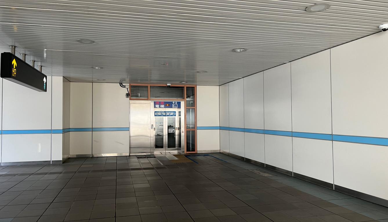 捷運木柵線沿線車站萬芳社醫院站(BR04)月台層無障礙電梯