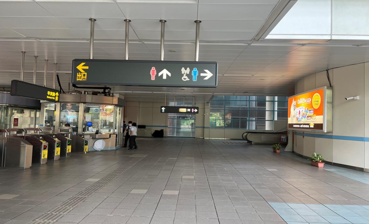 捷運木柵線沿線車站辛亥站(BR05)大廳穿堂層及驗票閘門
