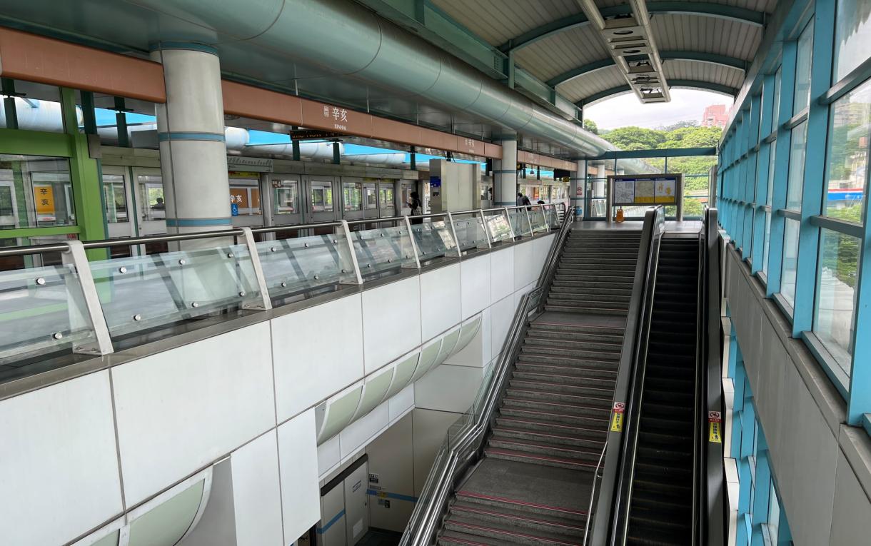 捷運木柵線沿線車站辛亥站(BR05)直通一月台電扶梯