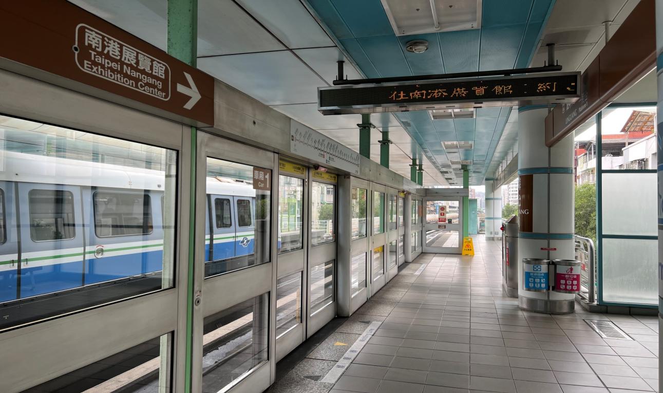 捷運木柵線沿線車站麟光站(BR06)月台層