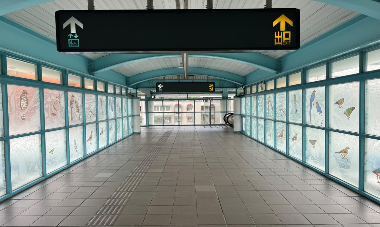 捷運木柵線沿線車站麟光站(BR06)四樓連絡天橋層