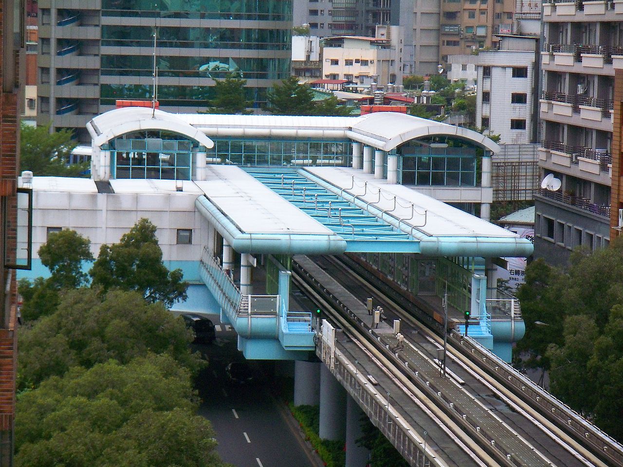 捷運木柵線沿線車站六張犁站(BR07)站體俯瞰