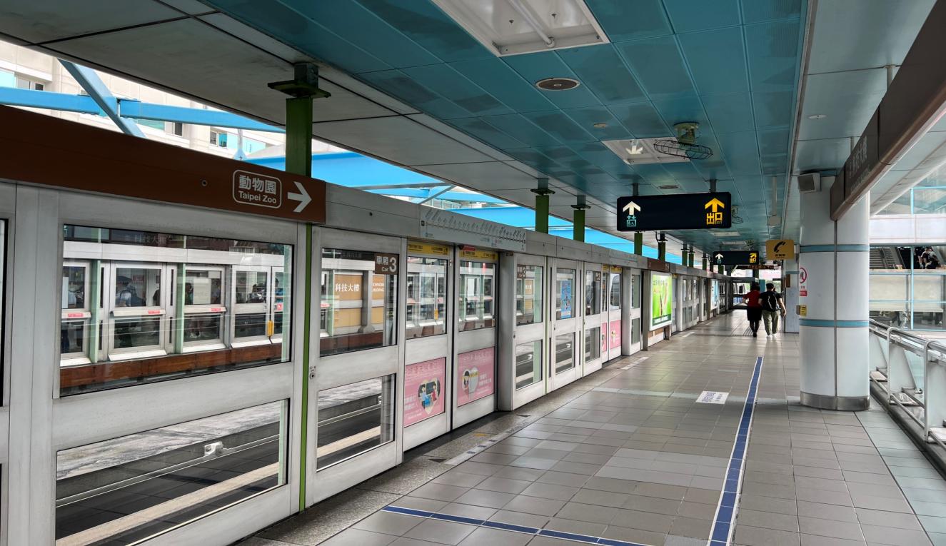 捷運木柵線沿線車站科技大樓站(BR08)3樓二月台