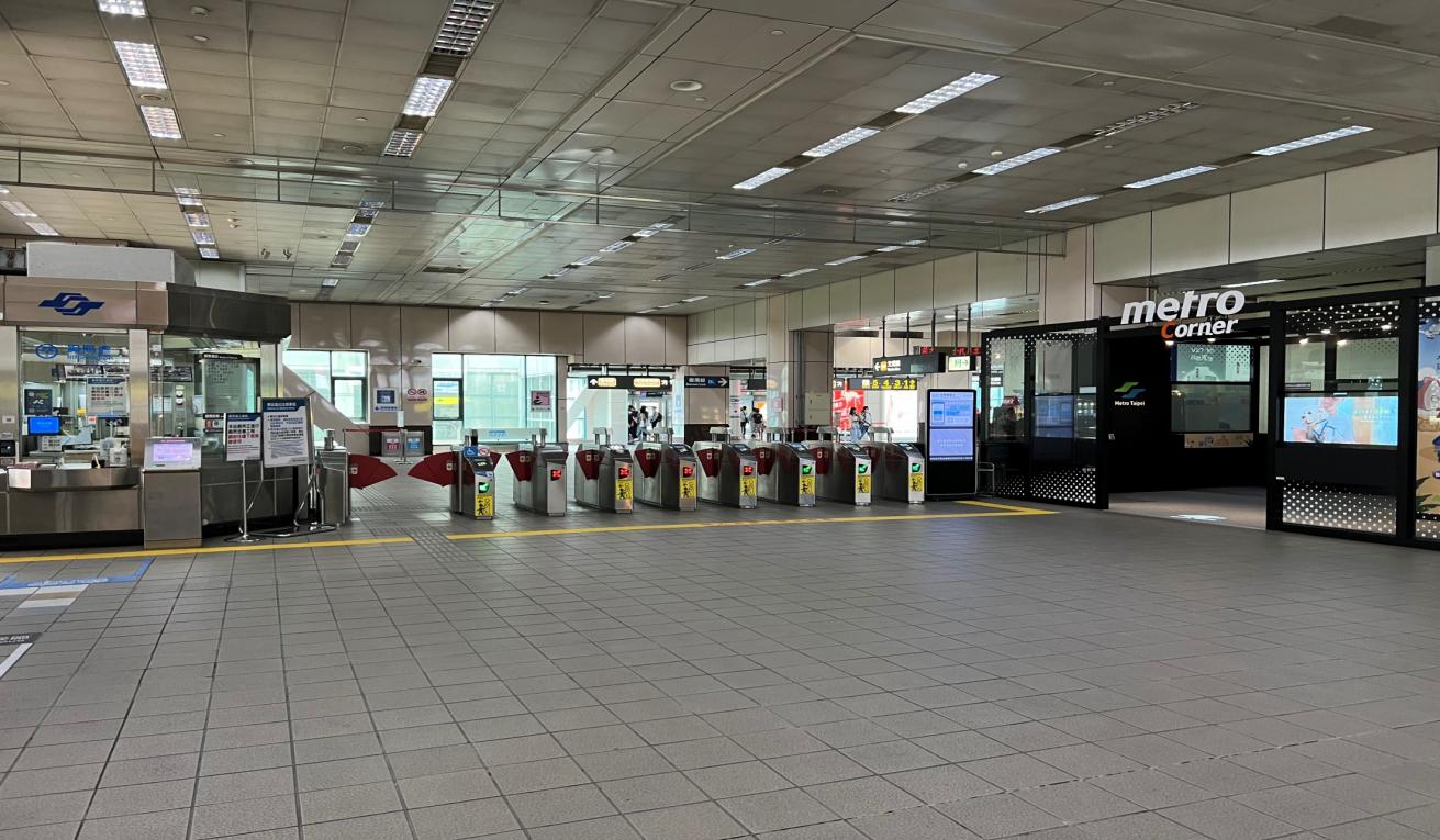 捷運木柵線沿線車站忠孝復興站(BR10/BL15)3F文湖線大廳穿堂層