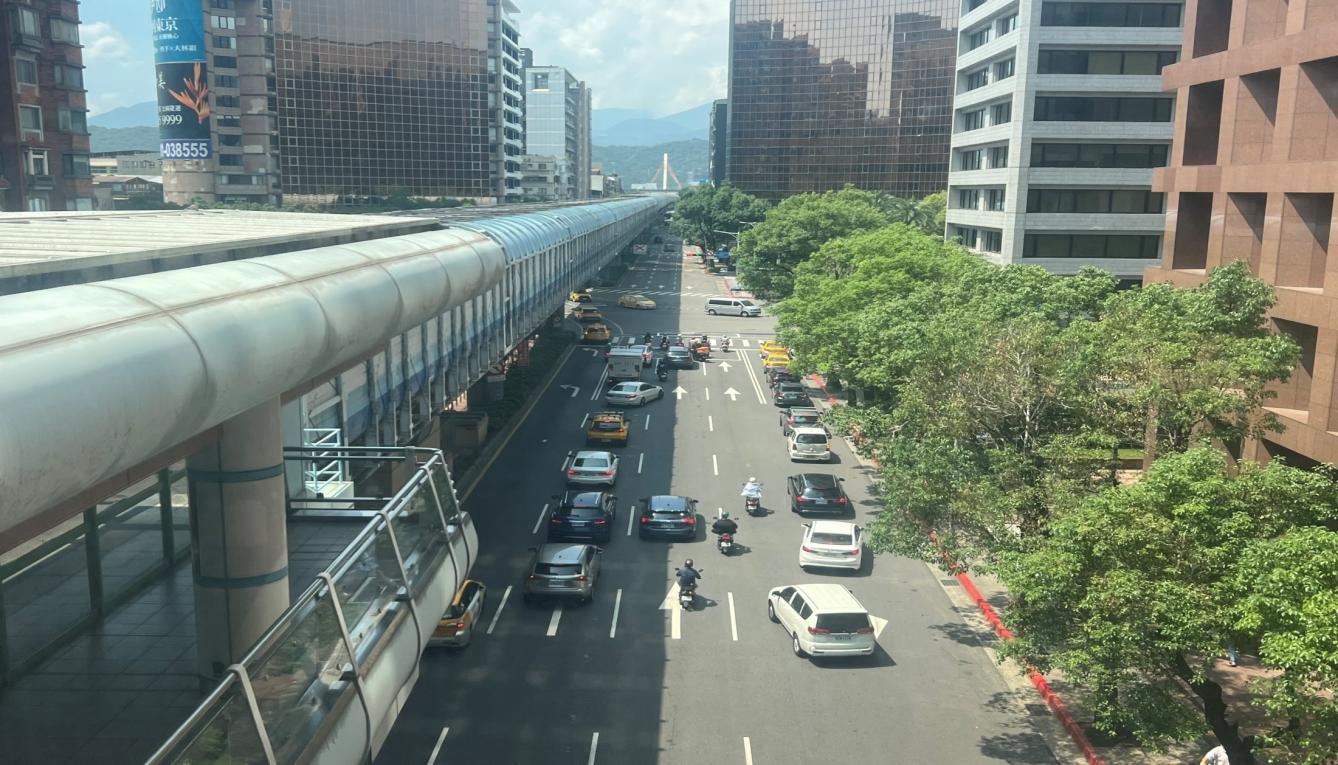 捷運木柵線沿線車站中山國中站(BR12)