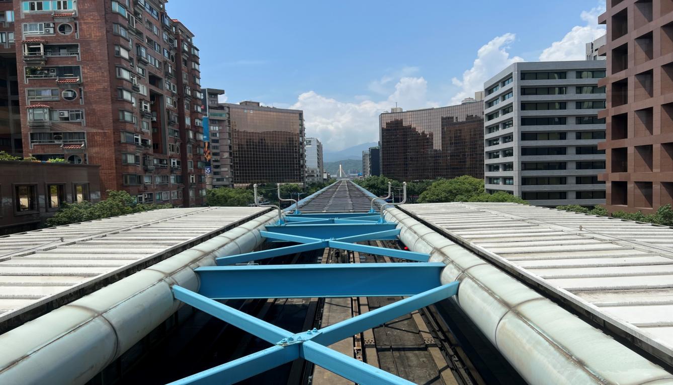 捷運木柵線沿線車站中山國中站(BR12)站體與共構商業大樓