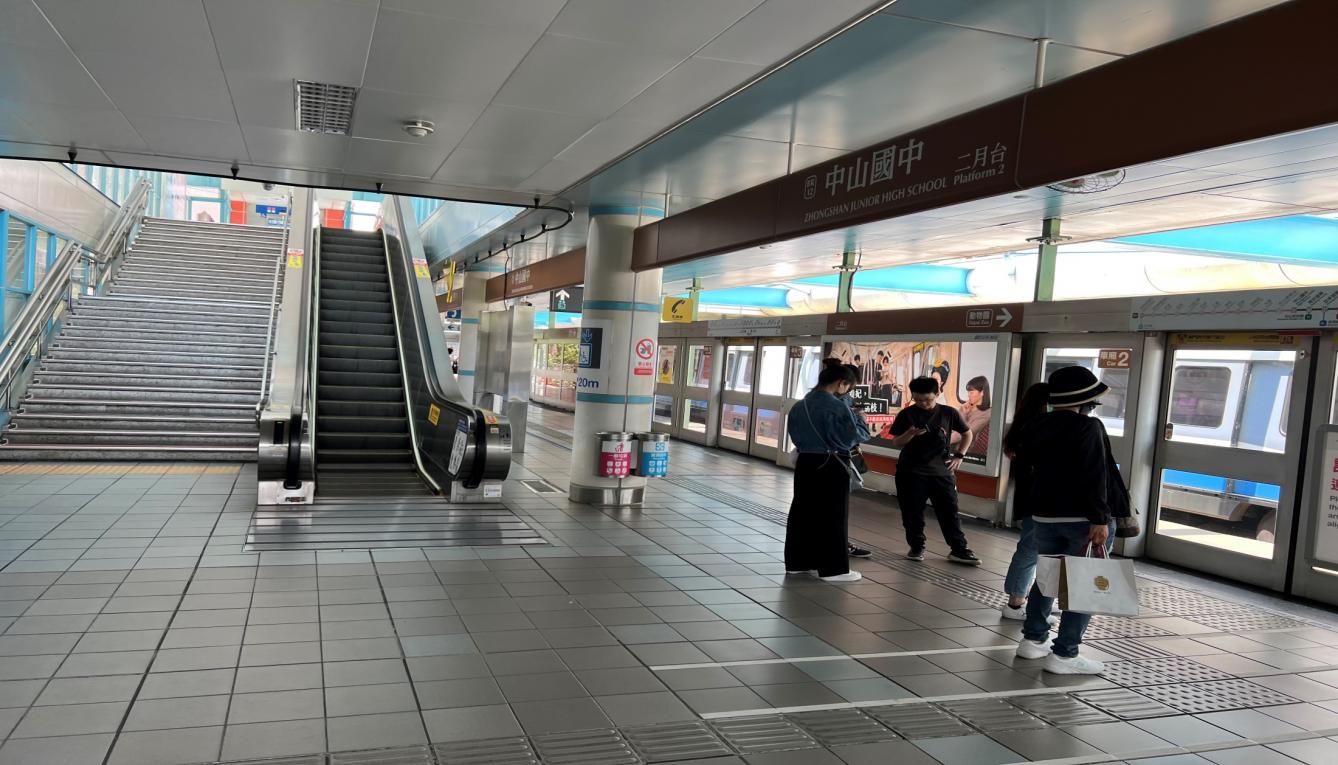 捷運木柵線沿線車站中山國中站(BR12)三樓月台層