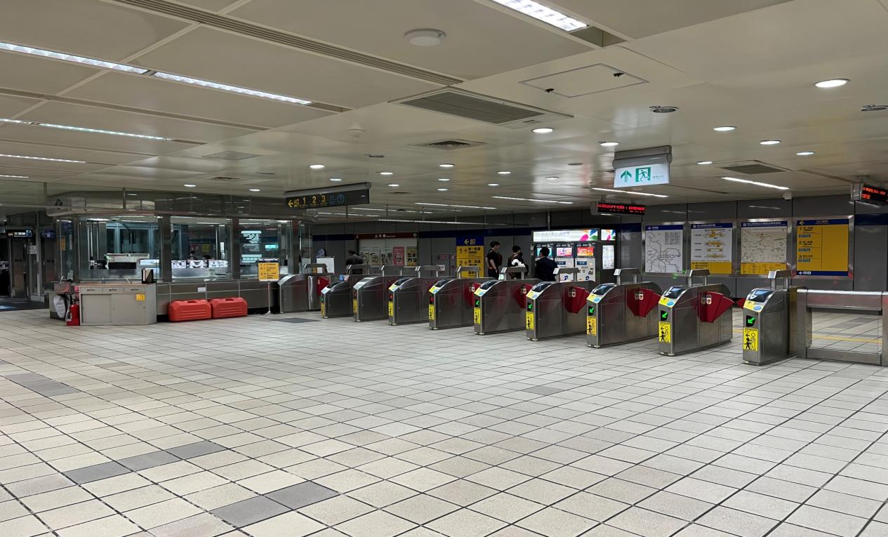 捷運內湖線沿線車站松山機場站(BR13)地下二樓穿堂層