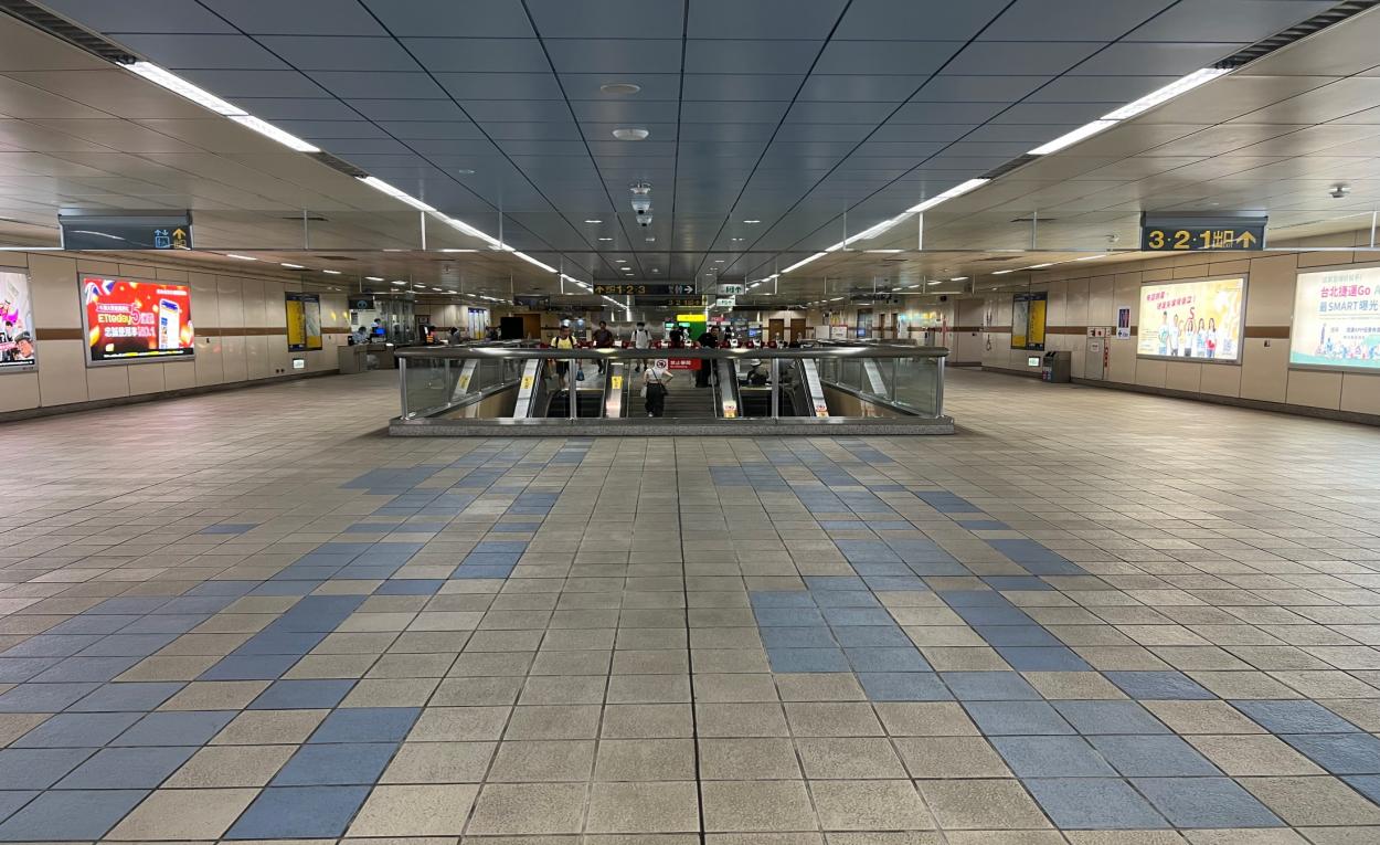捷運內湖線沿線車站大直站(BR14)地下一樓大廳層-車站大廳