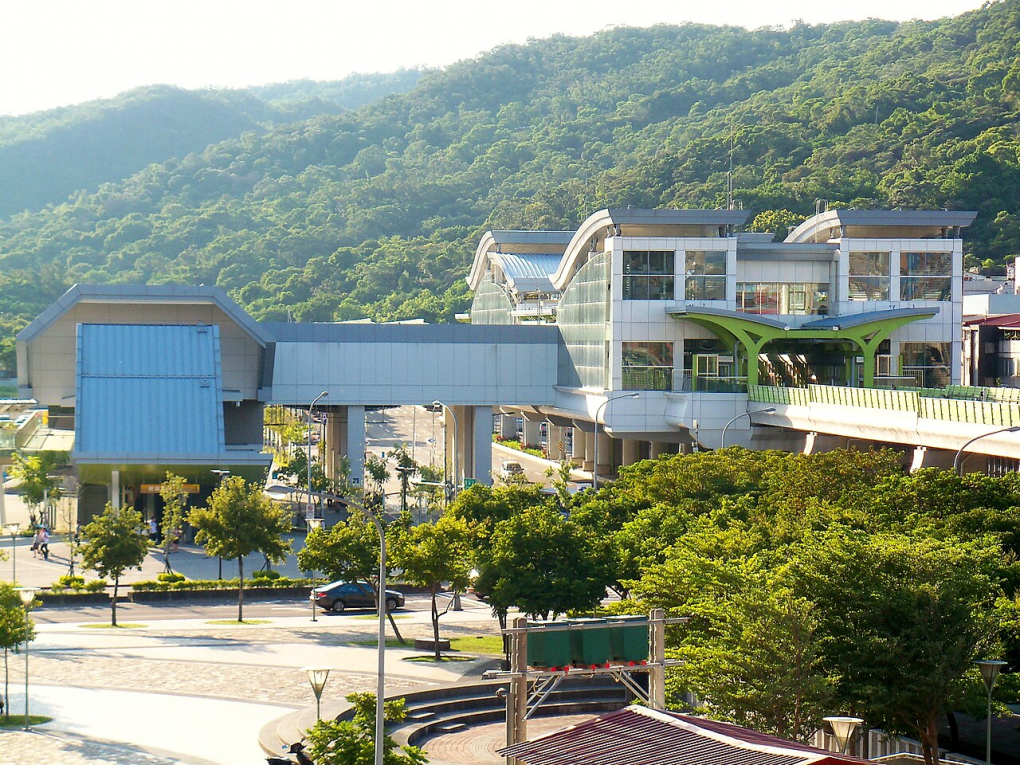 捷運內湖線沿線車站劍南路站(BR15)車站全貌