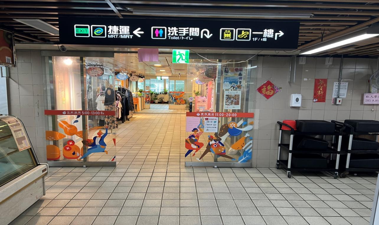 捷運內湖線沿線車站西湖站(BR16)地面層出入口