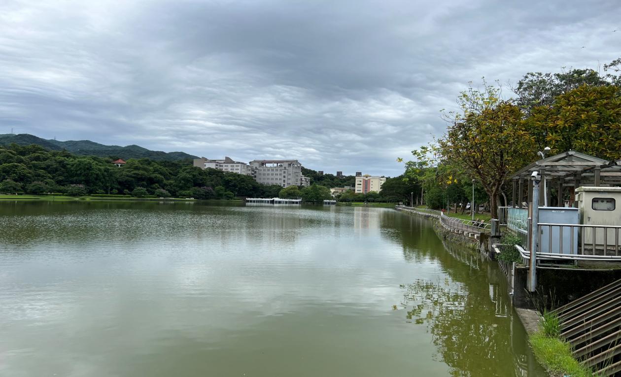 捷運內湖線沿線車站文德站(BR18出口)周邊-碧湖公園