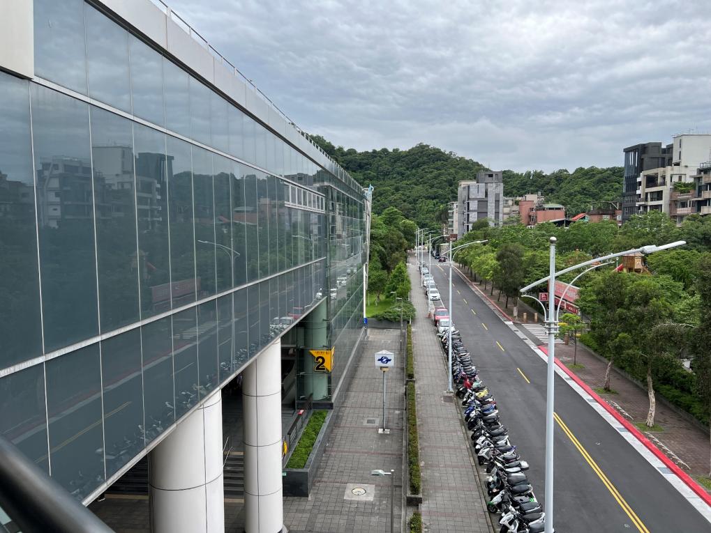 捷運內湖線沿線車站大湖公園站(BR20)站體