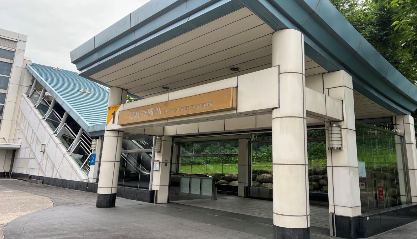 捷運內湖線沿線車站大湖公園站(BR20)地面層出入口
