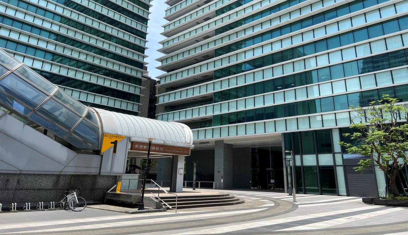 捷運內湖線沿線車站南港軟體園區站(BR23)1號出入口